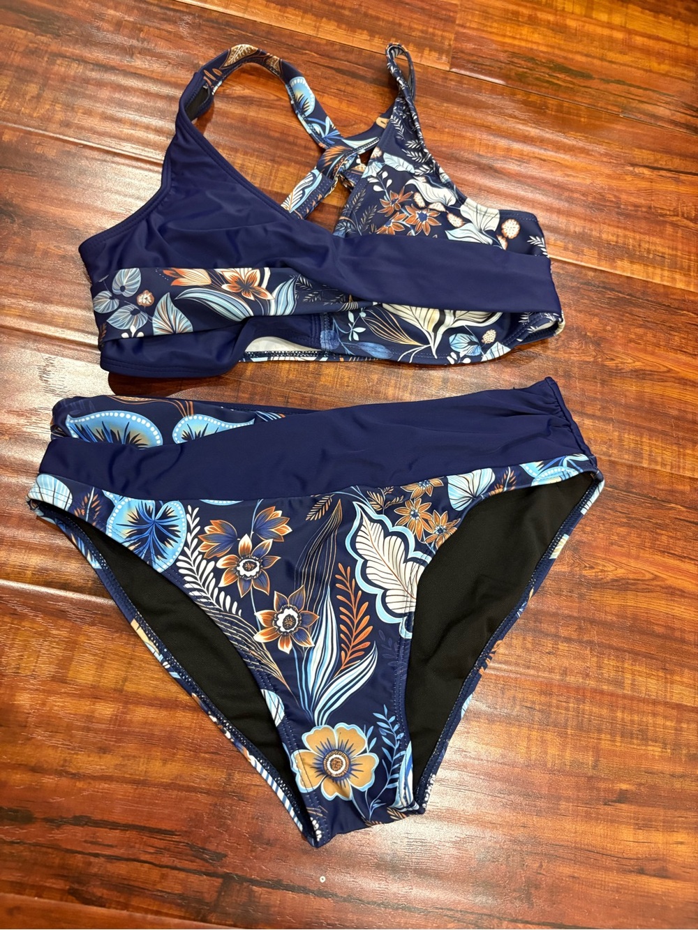 NWOT Women’s Navy Floral Two-Piece Swim Set- size L